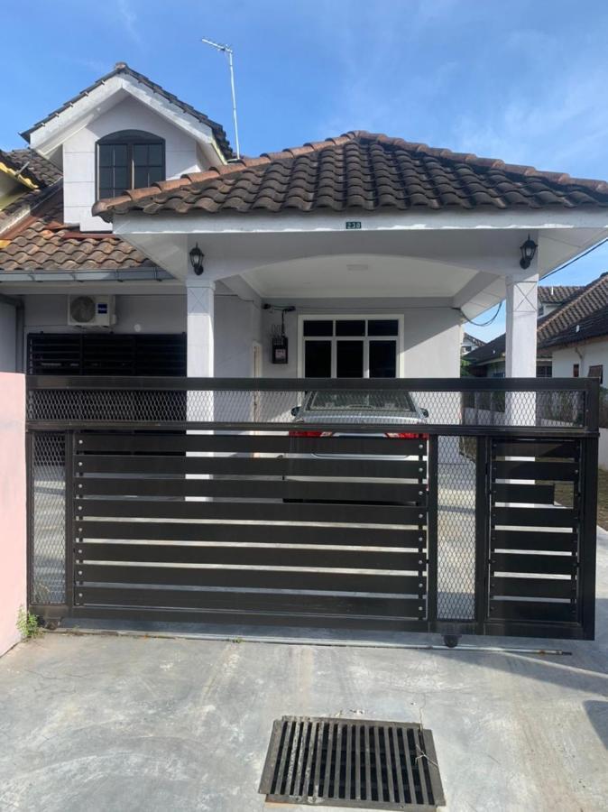 Homestay Maryam Lumut Exterior foto